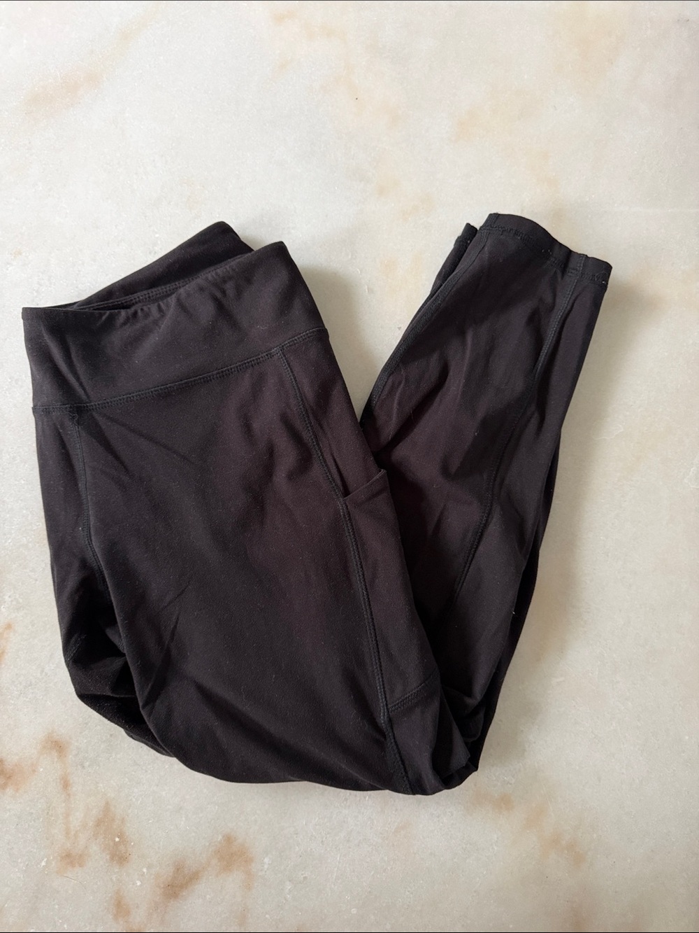 Black High-Waist Athletic Leggings with Side Pocket